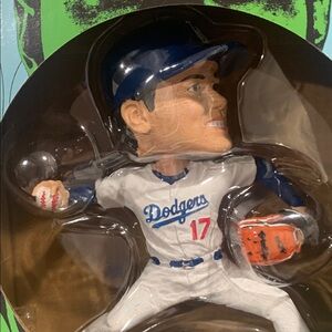 🔹Shohei Ohtani 2025 Los Angeles Dodgers SGA Pitching Bobblehead..